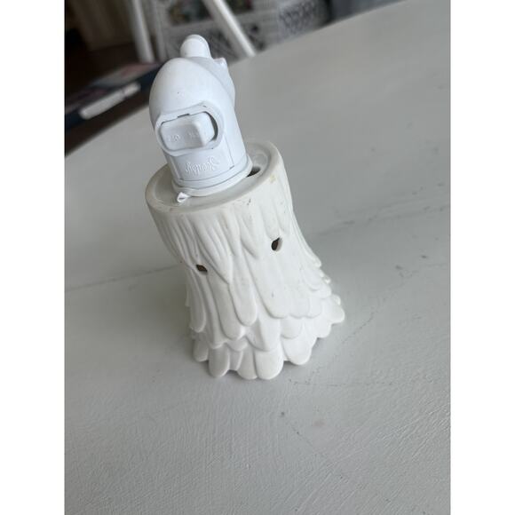 Scentsy Shasta Daisy White Plug In Wax Scent Warmer EUC - Picture 2 of 6